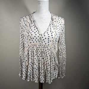 Bohemian Top Amuse Society White with Blue Flowers Flowy Boxy Size M
